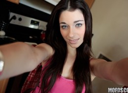 Chuda nastolatka ma ochotę na sex (14)