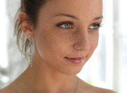 Bardzo młoda się rozebrała (1)