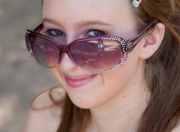 Bruneta w okularach (3)