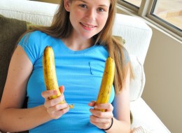 Nastolatka z owłosioną pipą (1)