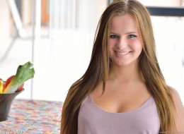 Osiemnastka z ogoloną cipką (11)