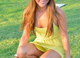 Śliczna się rozbiera (5)