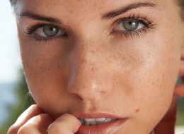 Piegowata naga w basenie (3)