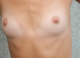 Aniołek nagi w plenerze (8)