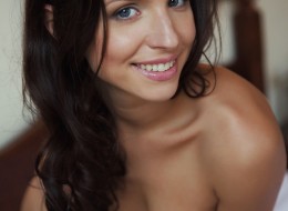 Piękna laska z dużym nosem (12)