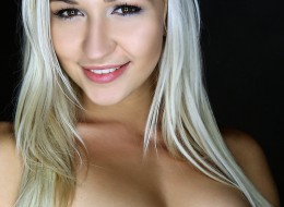 Naga dupeczka z piękną buźką (1)