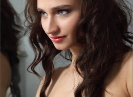 Ciekawa brunetka (2)