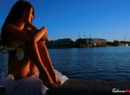 Naga laseczka o zachodzie słońca (4)