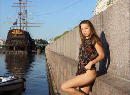 Publiczne rozbieranie małolaty (1)