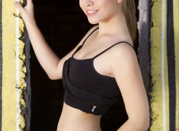 Sex bruneta i graffiti (12)