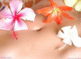 Dojrzała sesja z kwiatkiem (5)