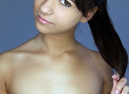 Sympatyczna rozbierana sesja (11)