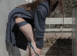 Ze szparką w swetrze (9)