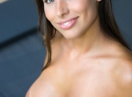 Wiosenny gorset na cycatej latynosce (1)