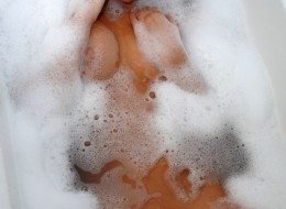 Brunetka w piance (6)