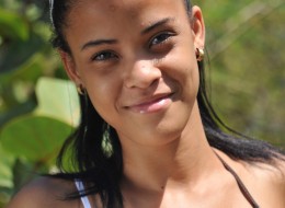 Brunetka nad stawem (12)