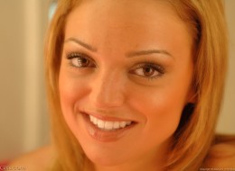 Lubi wypiąć tyłek i pokazać pipkę (11)