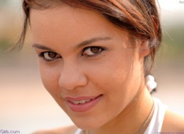 Publicznie na kostce brukowej się obnaża (12)