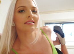 Tleniona blondi w zielonym staniku (14)