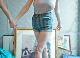 Ruda z koleżanką pokazują naturalne cycki (1)