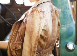 Modelka w krótkich włosach wygląda bardzo ponętnie (4)