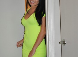 Ogolona różowa cipka tajki czeka na Ciebie (10)