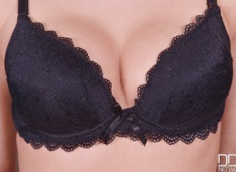 Ładny kąsek w czarnej bieliźnie (6)