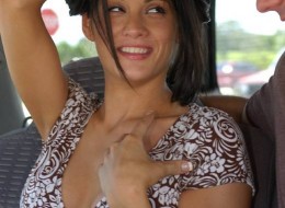 Bruneta zaproponowała mu lodzika na parkingu (2)