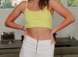 Młode ciałko z piękną dupeczką (1)