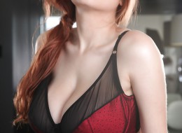 Ruda z wielkimi naturalnymi piersiami to jest to czego szukasz (5)