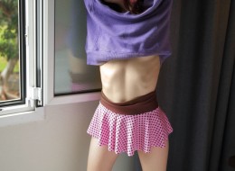 Ładna ruda foczka robi striptiz (4)