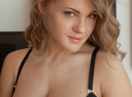 Piękna cycata i stylowa (1)