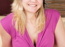 Fajna studentka lubi pokazywać swojego wielbłąda (9)