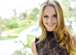 Ślicznie wygląda w stylowej czarnej bieliźnie (7)