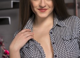 Gorąca ciemnowłosa i jej piękne wysportowane ciałko (10)