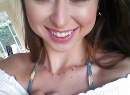 Naturalna dwudziestka w bikini (8)