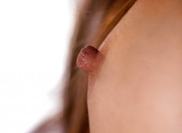 Idealne piersi i sterczące sutki (4)