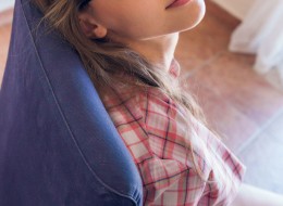 Ta okularnica ma piękny biust (1)