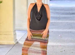 Tajemnicza blondynka ma sporą pupkę (3)