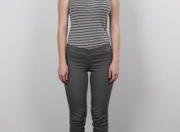 Studentka o sporych cycach i sutach (1)