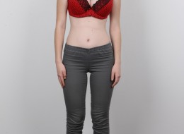 Studentka o sporych cycach i sutach (2)